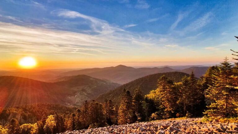 cinq randonnees mysterieuses haute loire auvergne montfelletin 1920x1080 f50 50